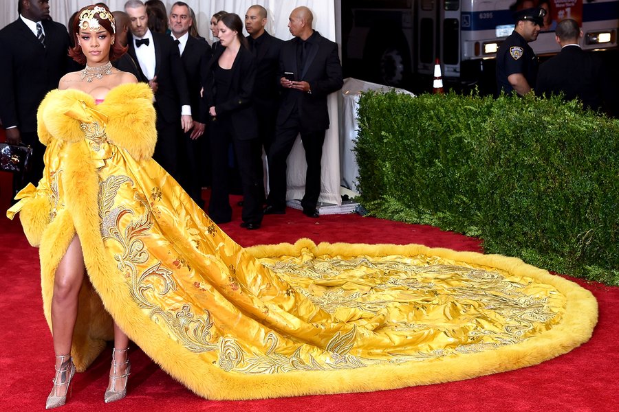 554821287df477df32ed0630_met-gala-2015-rihanna-dress-breakout | EMCEE